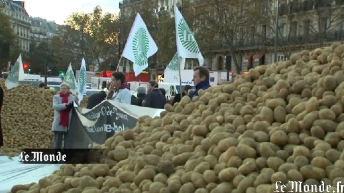 Φρούτα και πατάτες γέμισαν οι δρόμοι του Παρισιού! - Αγρότες αδειάζουν τα προϊόντα τους